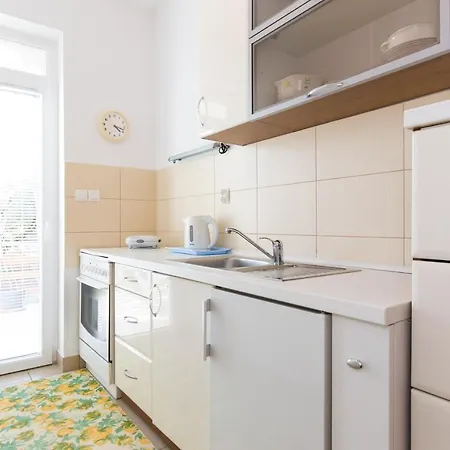 Pensjonat And With Parking Space Krk - 5294